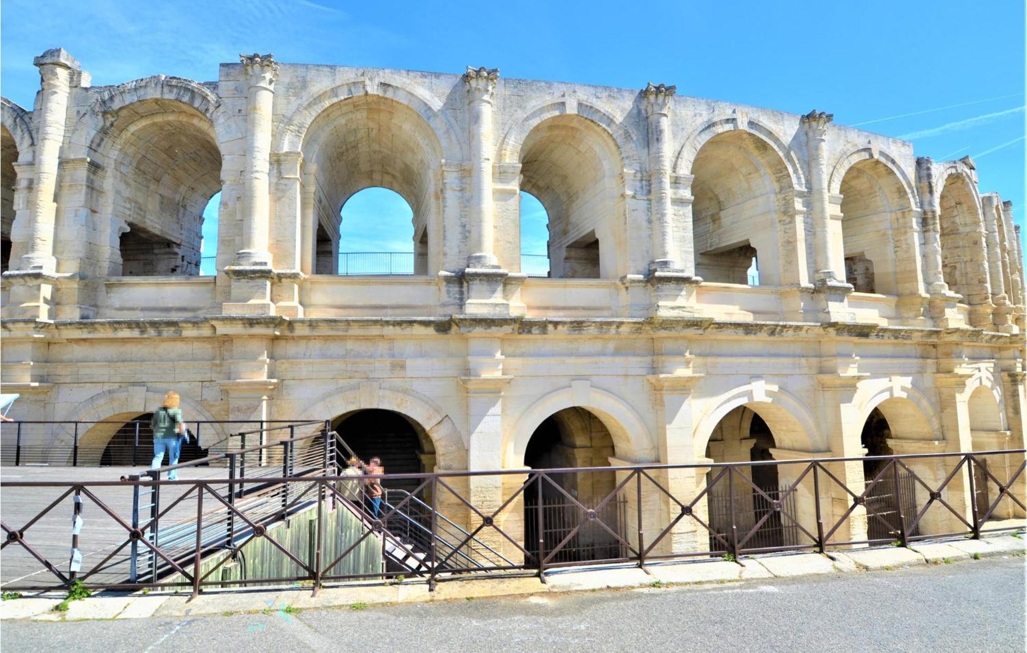 Lovely Home In Arles With Kitchen 외부 사진